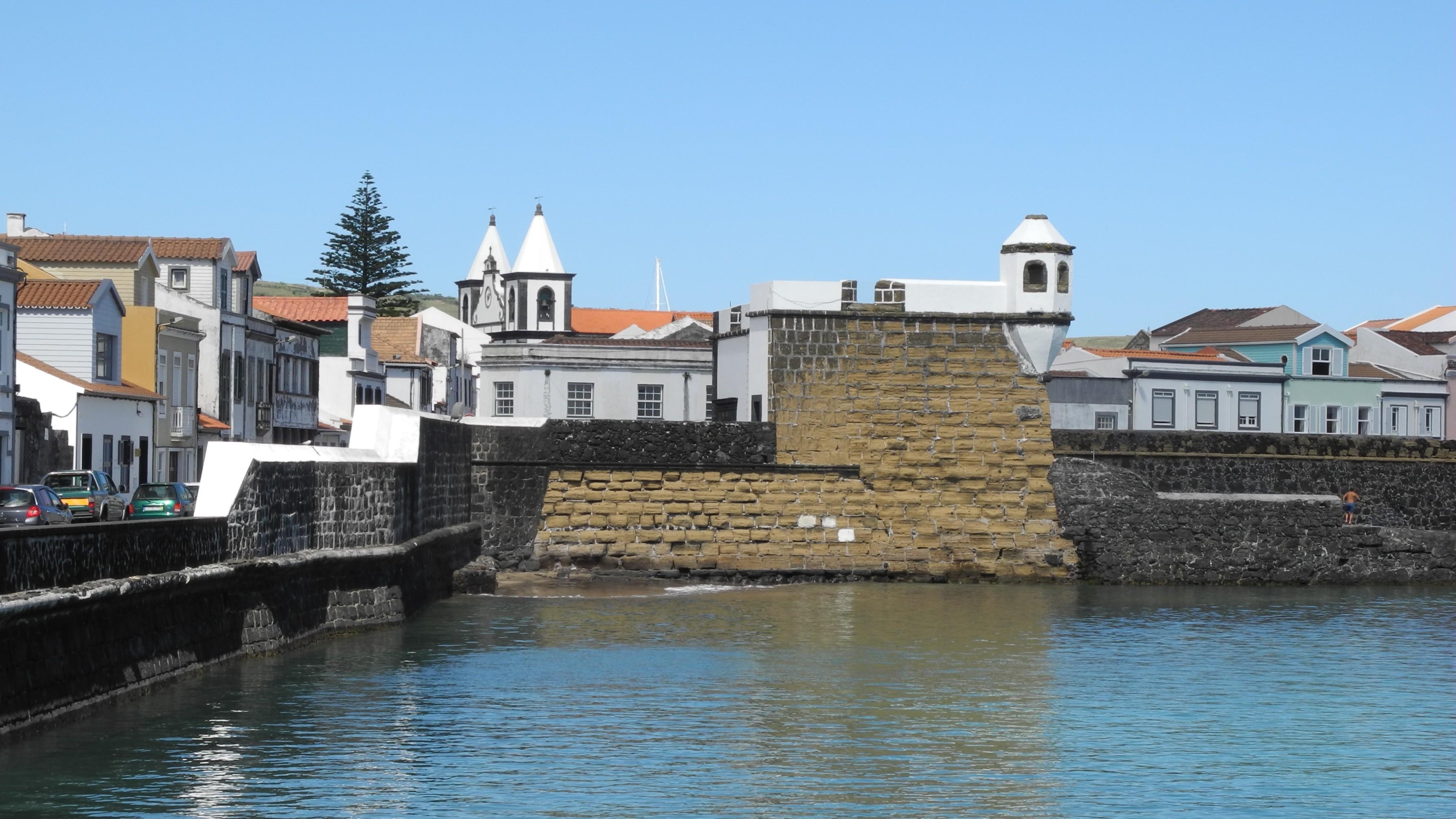 Portao do Mar de Porto-Pim