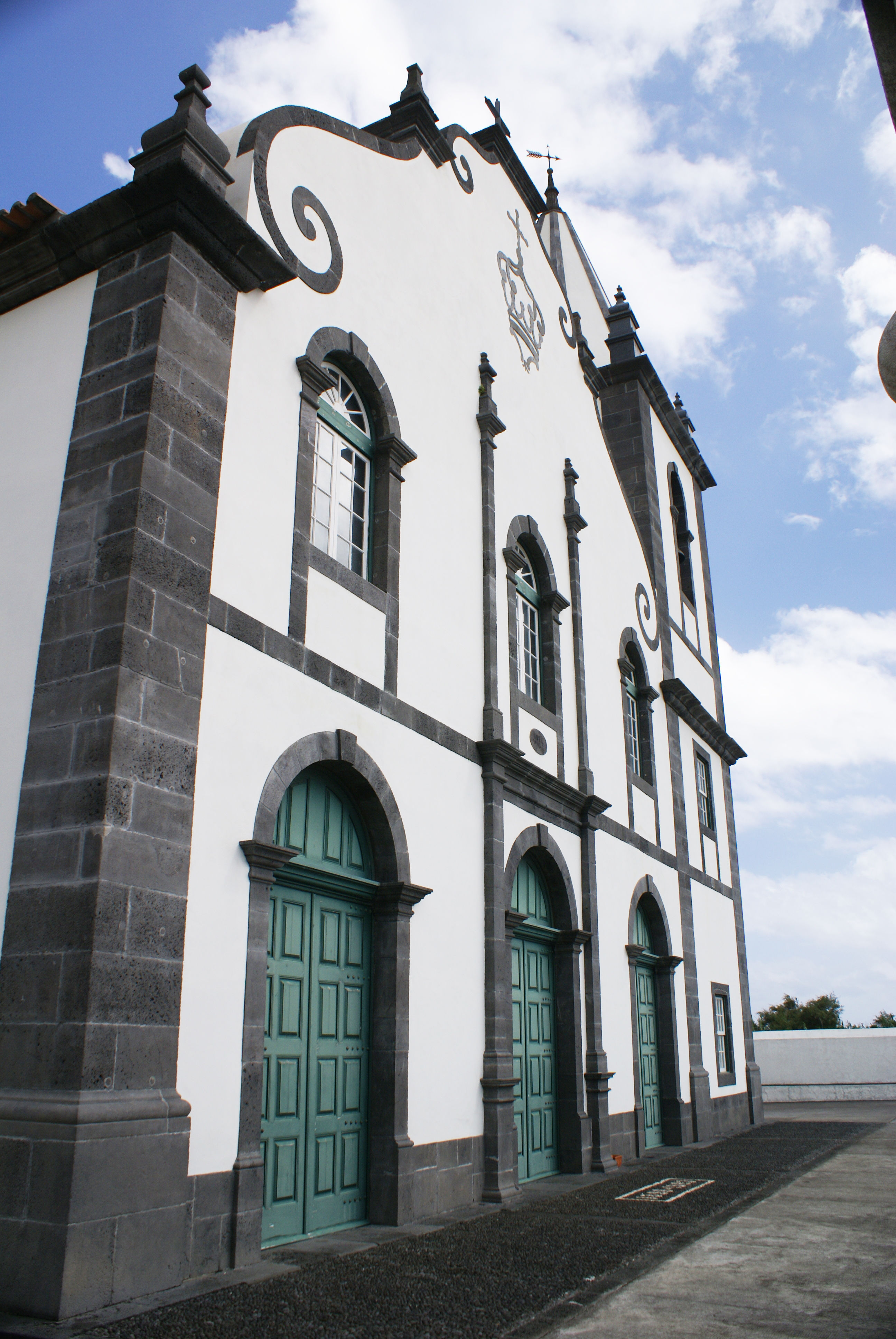 Igreja ao Divino Espirito Santo
